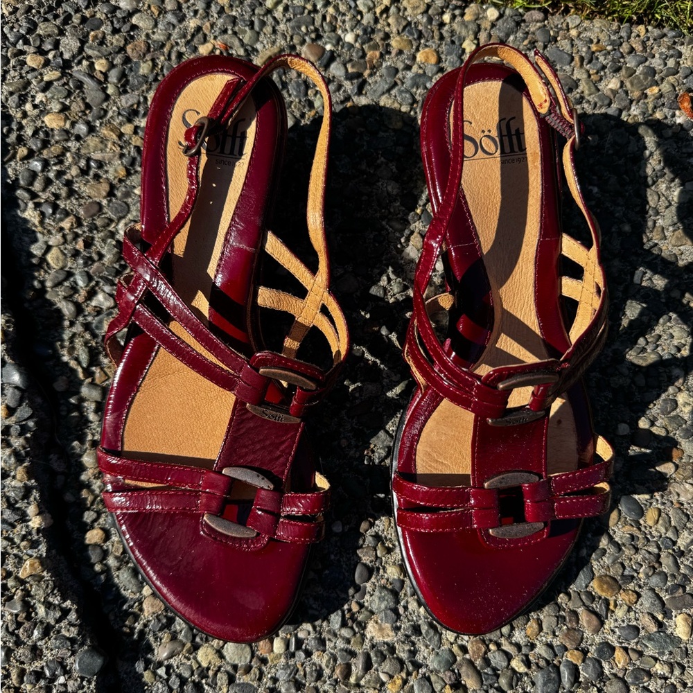 Sofft Red Sandals Strappy Design Glossy Finish